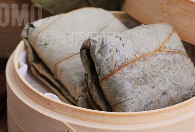 5. Steamed Sticky Rice with Pork in Lotus Leaf 珍珠糯米雞